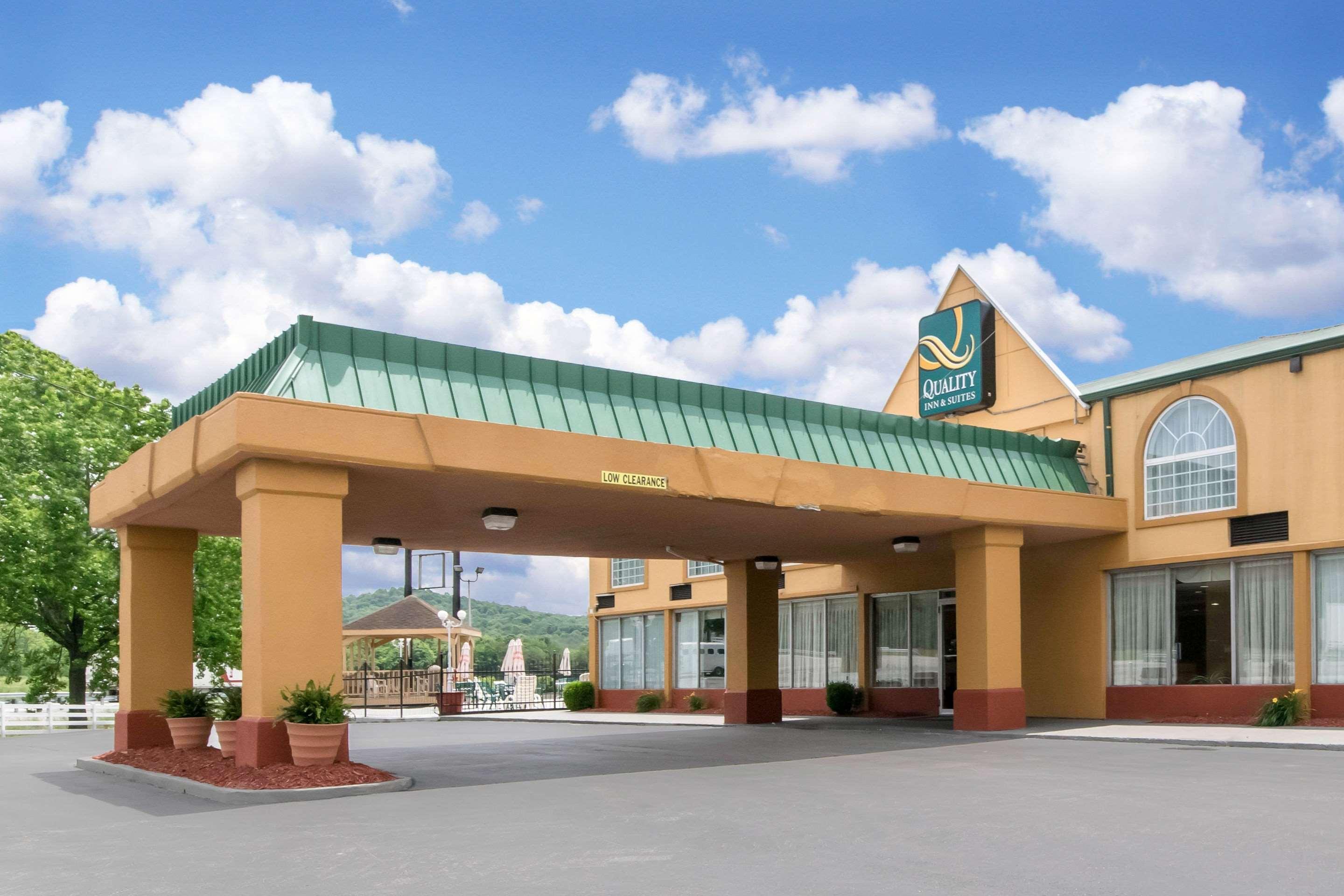 Quality Inn & Suites Horse Cave Exterior photo