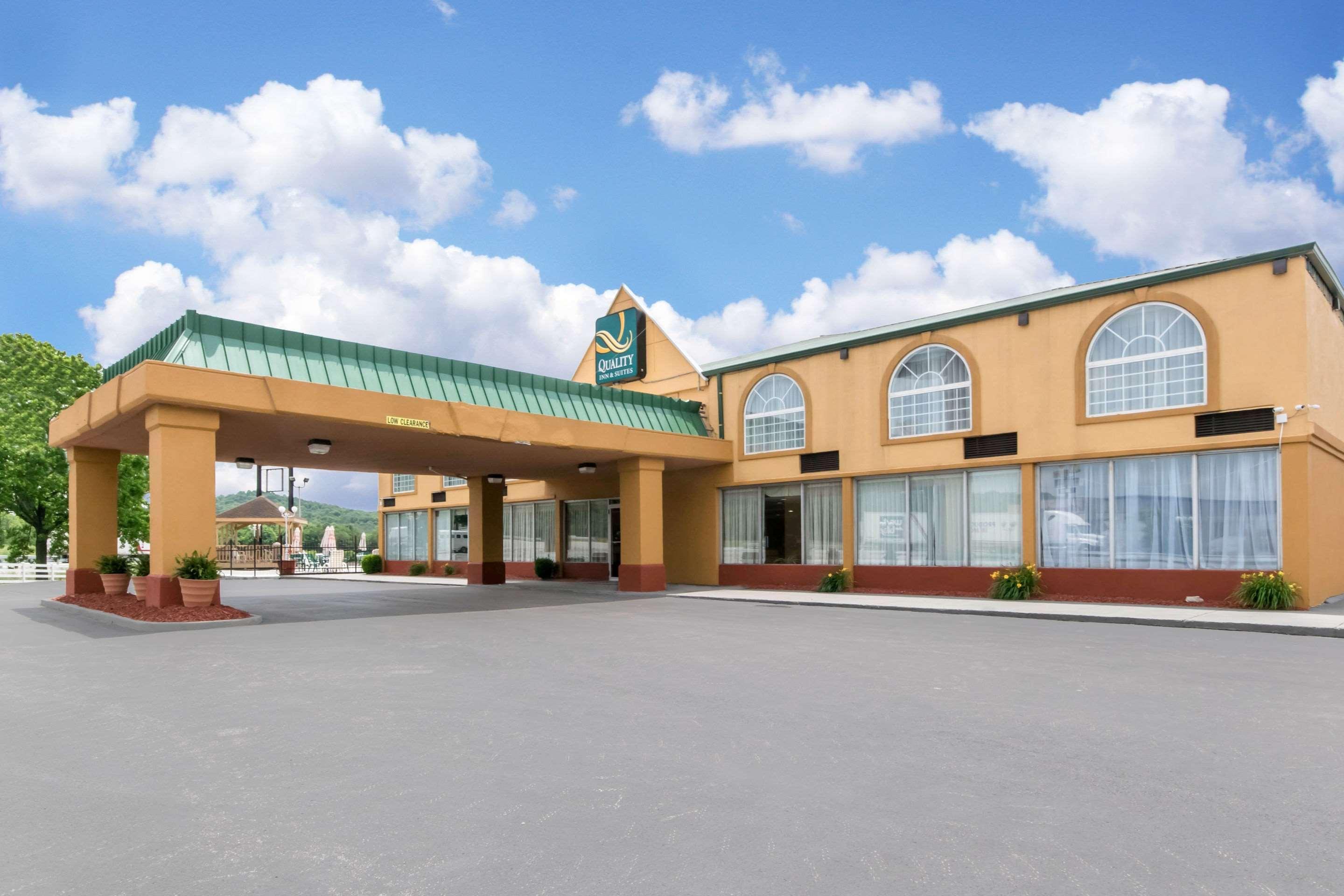 Quality Inn & Suites Horse Cave Exterior photo