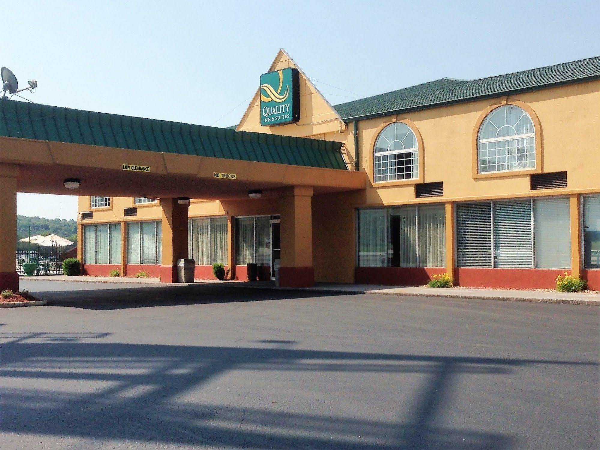 Quality Inn & Suites Horse Cave Exterior photo